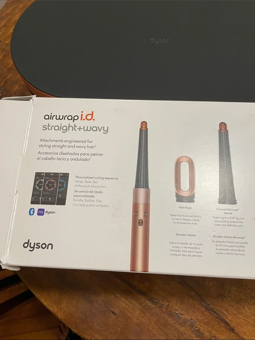 Dyson Airwrap i.d. Straight+wavy. Color copper and black.